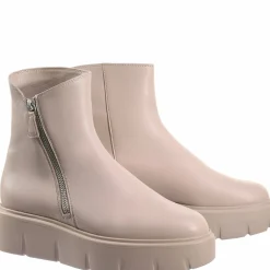New Travis Women Booties